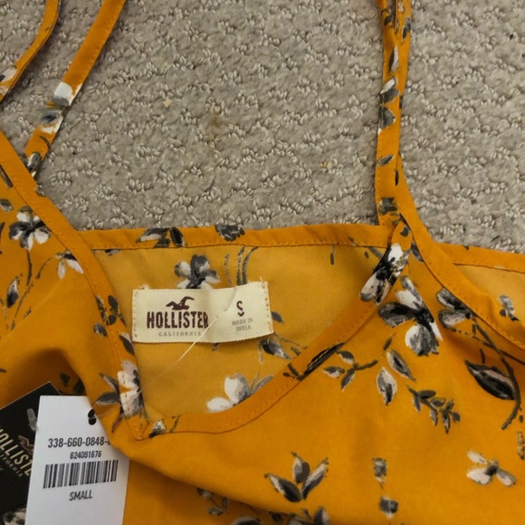 NWT. Hollister Womens Top - Picture 6 of 6